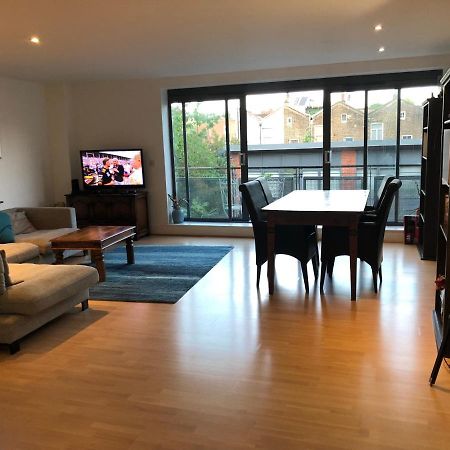 Spacious, Bright And Modern Flat In Holloway Лондон Екстериор снимка