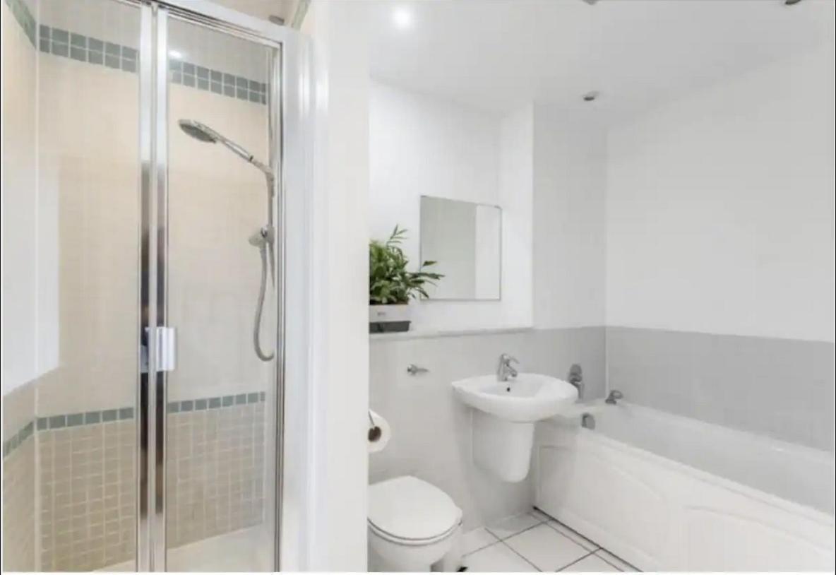 Spacious, Bright And Modern Flat In Holloway Лондон Екстериор снимка