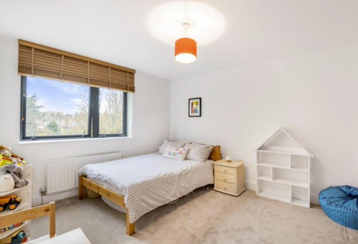Spacious, Bright And Modern Flat In Holloway Лондон Екстериор снимка