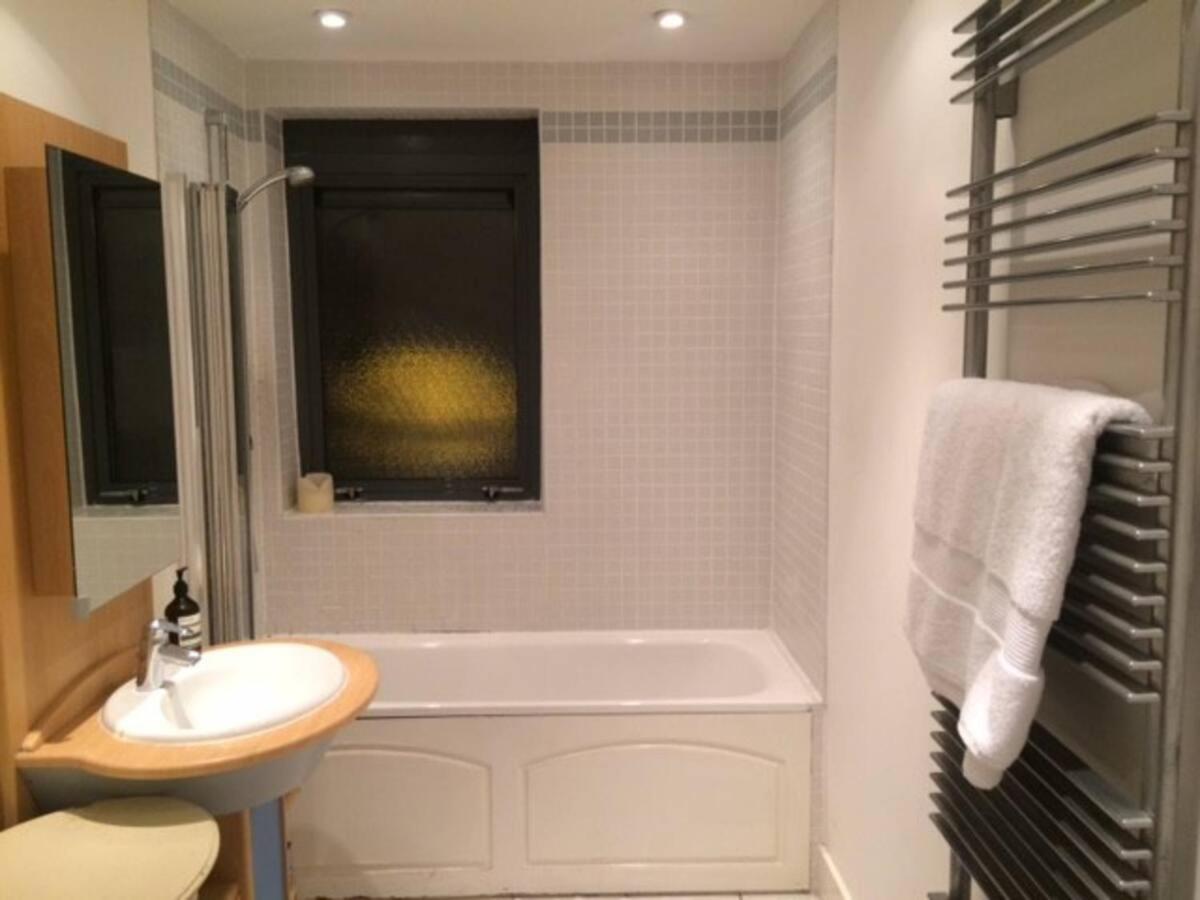 Spacious, Bright And Modern Flat In Holloway Лондон Екстериор снимка