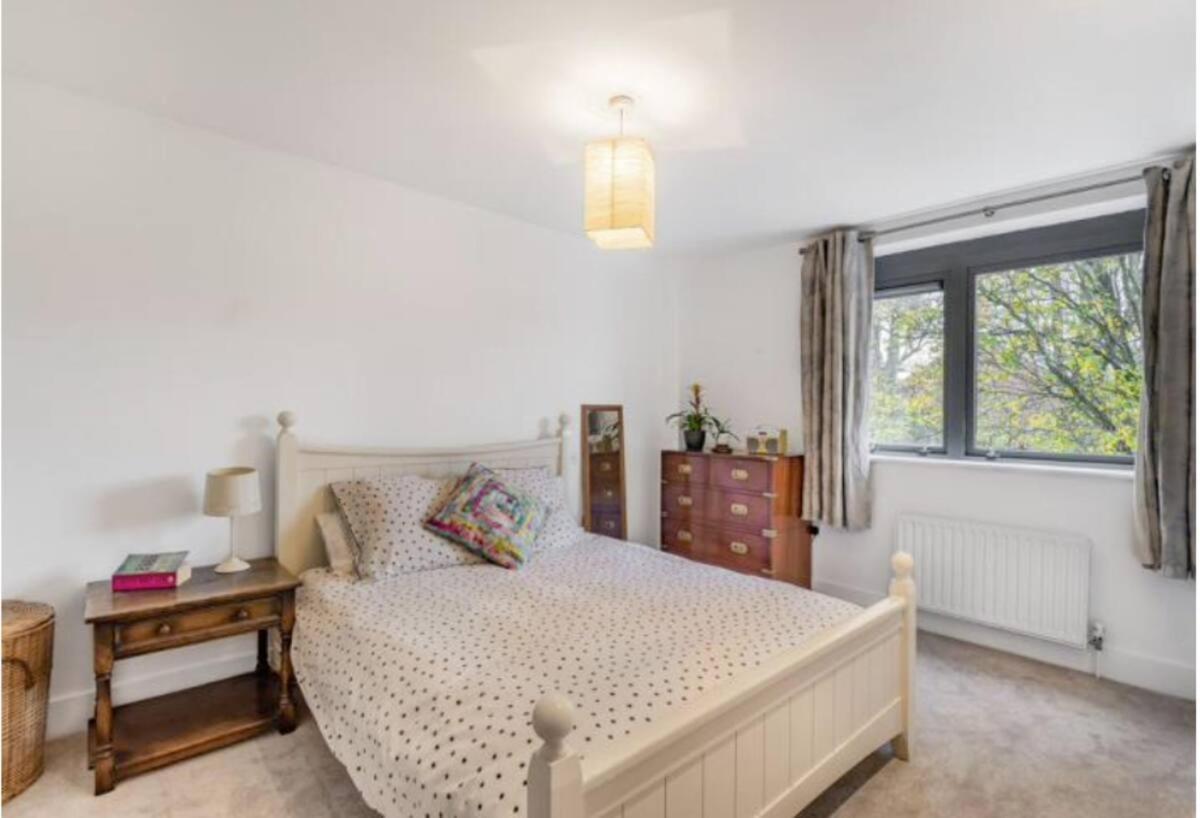 Spacious, Bright And Modern Flat In Holloway Лондон Екстериор снимка